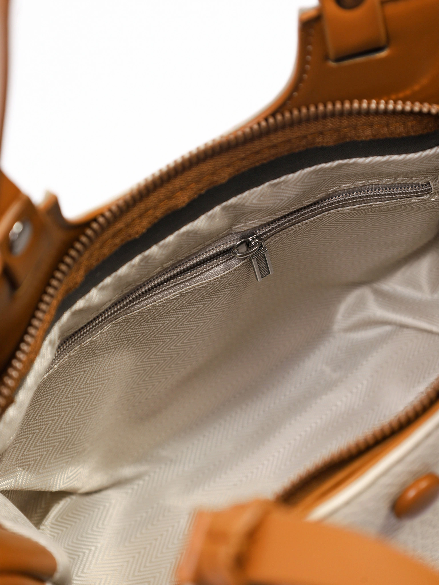 Сумка-тоут маленькая с декоративными ремешками в ассортименте